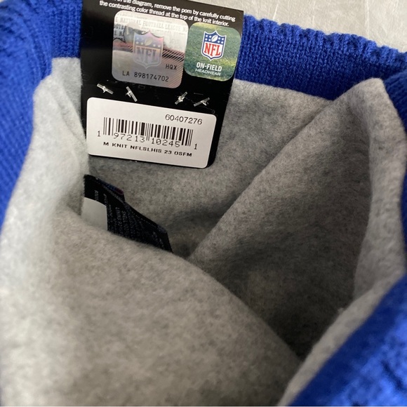 2023 New England Patriots Historic On Field Sideline New Era Pom Beanie RETRO - Picture 3 of 3